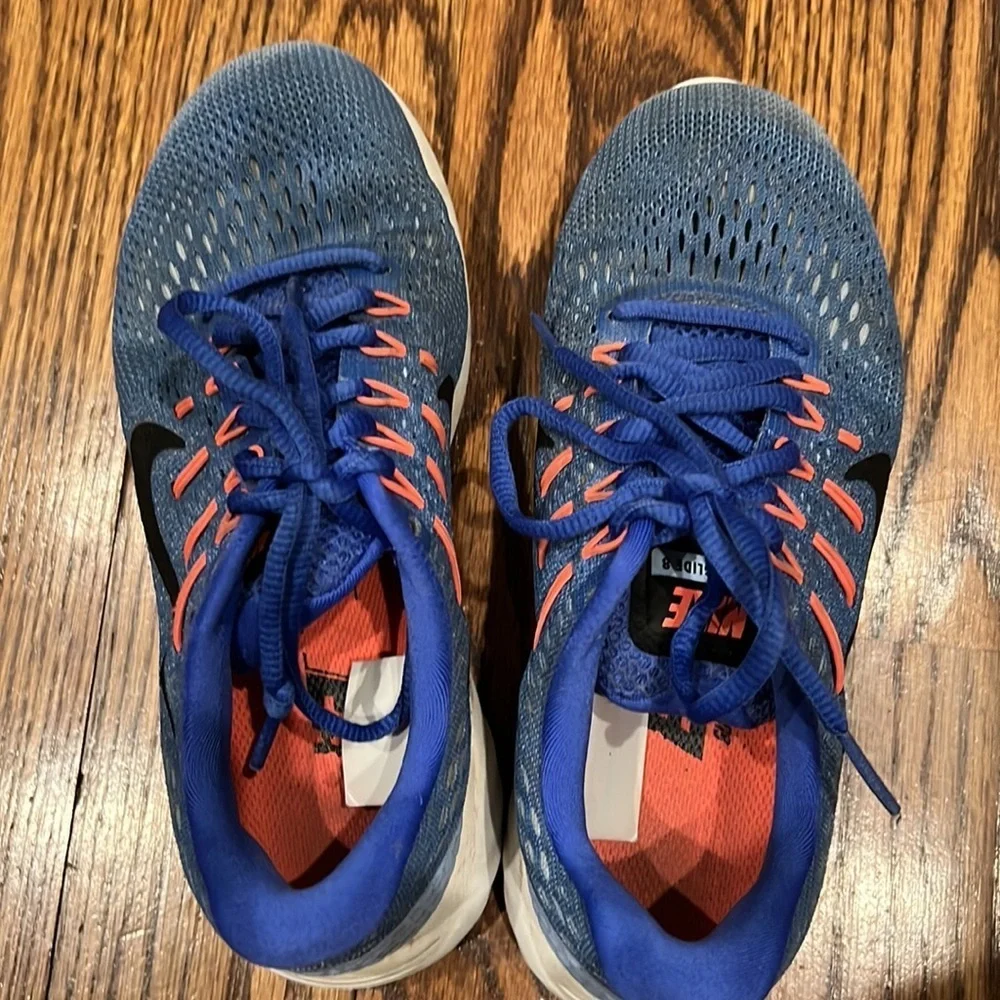 Nike Kids Lunarglide 8 sneaker size 5.5